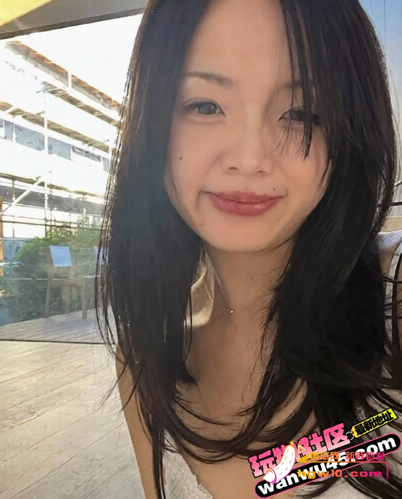 温哥华网红软软星因广告纠纷网暴商家，掉粉40万彻底塌房