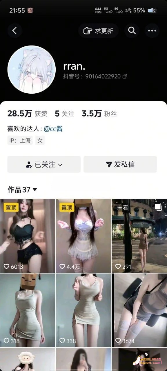 上海博主rran：高颜值与紧致身材的视觉魅力