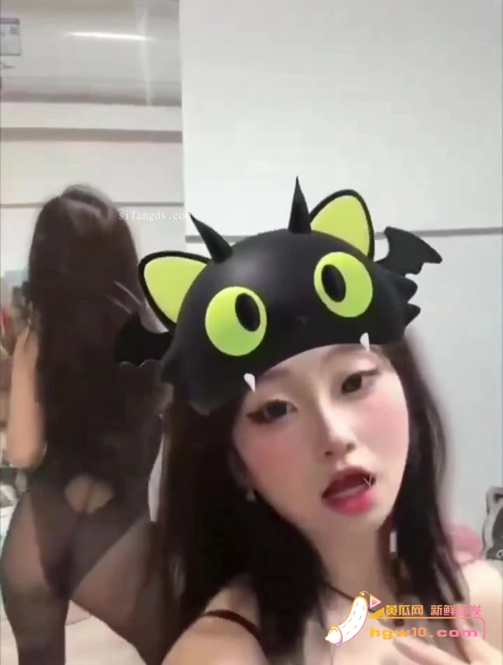 抖音主播妍熙小不点私发金主福利视频遭泄密