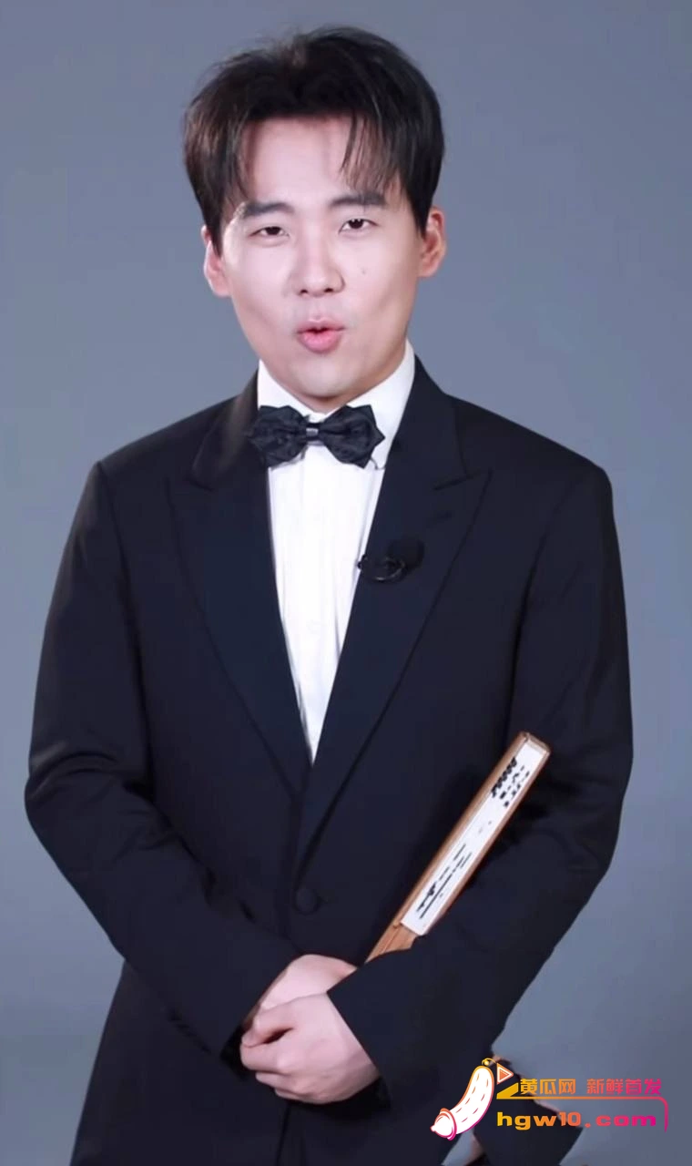 郭麒麟新恋情曝光,四年前街头亲密照旧瓜重提