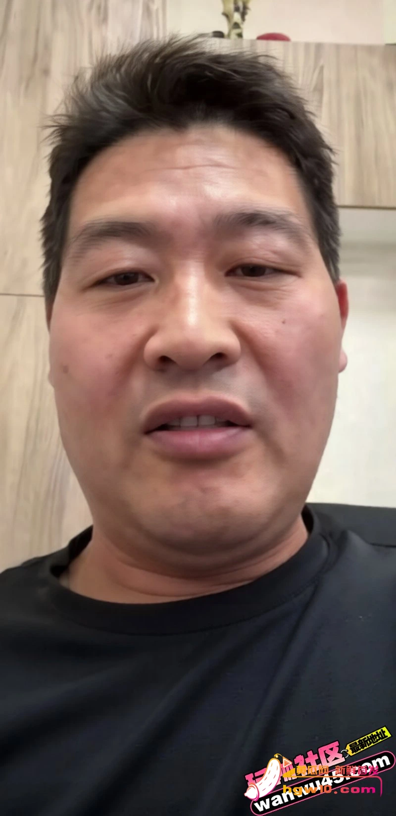 温哥华网红软软星因广告纠纷网暴商家，掉粉40万彻底塌房