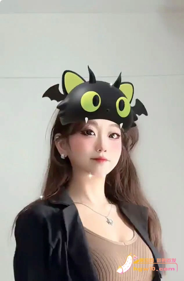 抖音主播妍熙小不点私发金主福利视频遭泄密