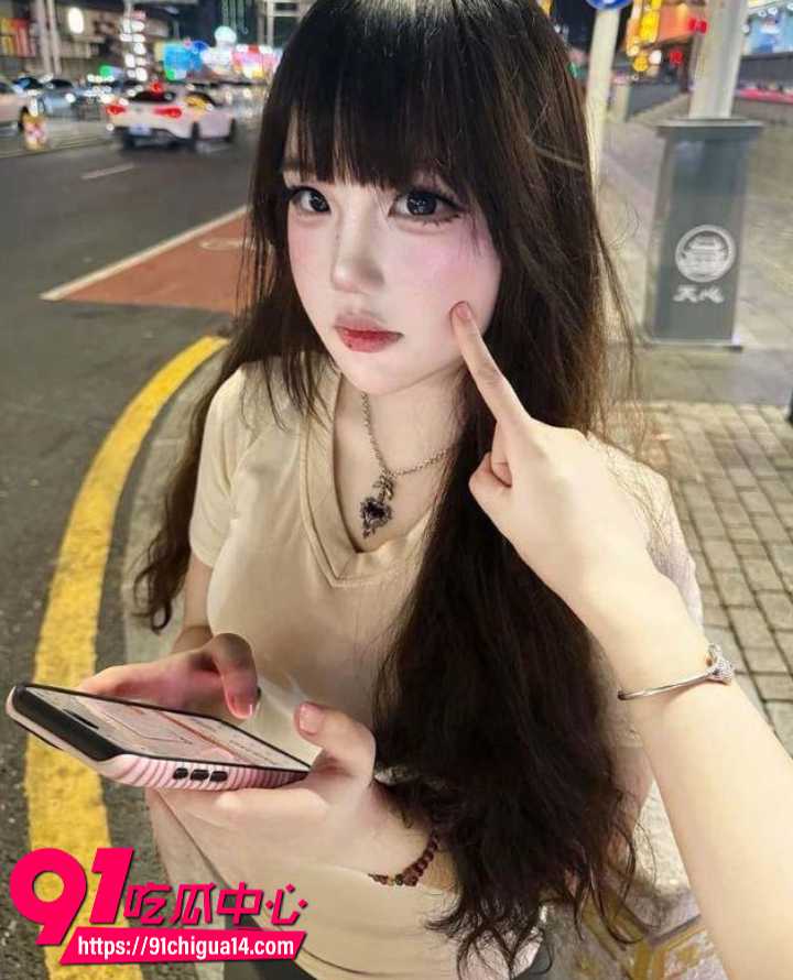 苏州高颜值女神王妍冰小嘴当逼操4 苏州高颜值女神王妍冰小嘴当逼操4