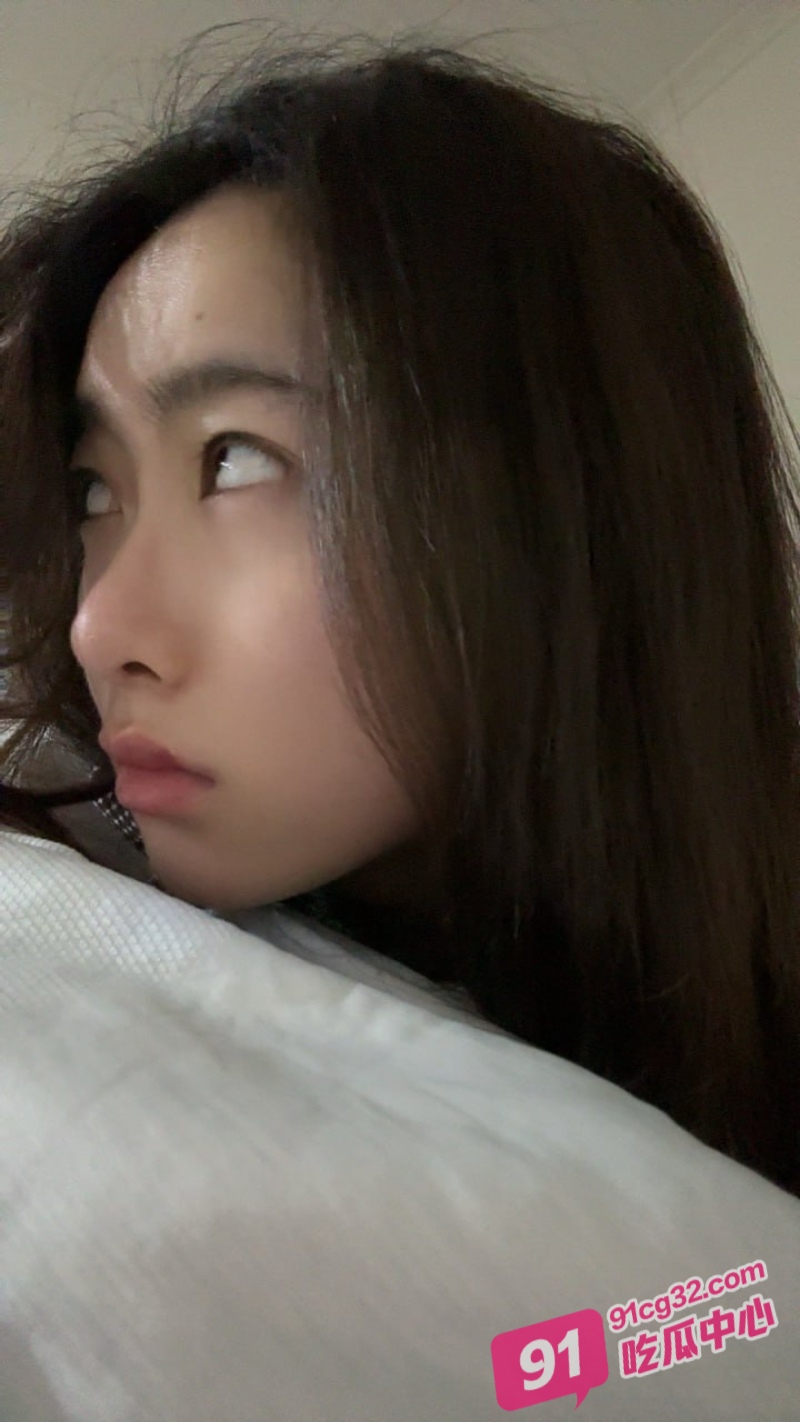 御姐神奶萌超全全裸美图整理 美貌与E奶并存的女神落地窗前对路人大方展示好身材! 配图6