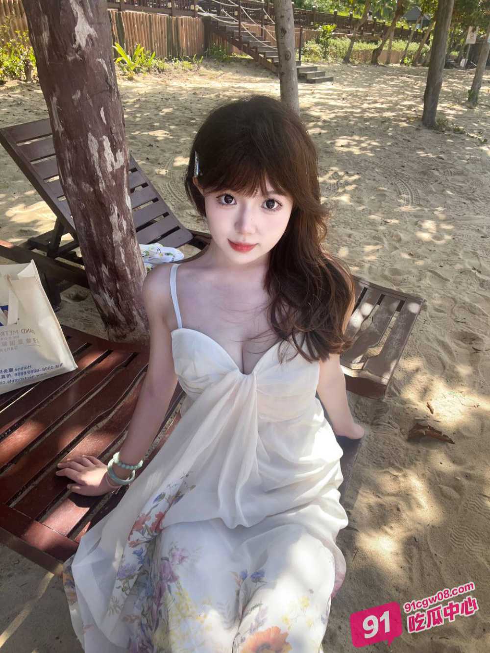 白虎JK少女秦琼 被班主任领回家辅导功课 娇嫩酮体被班主任检查!