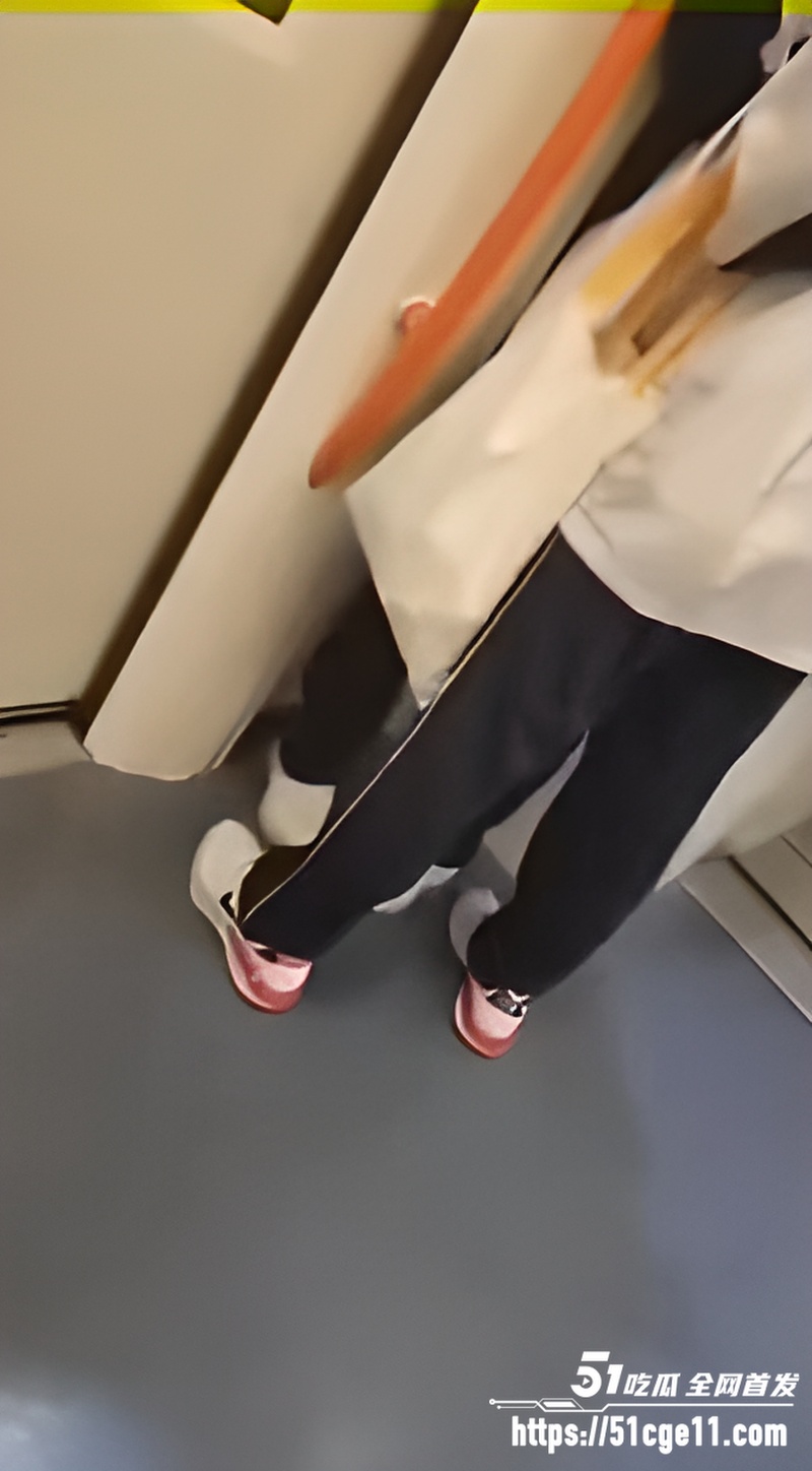00后小情侣地铁上整活 5 00后小情侣地铁上整活 5