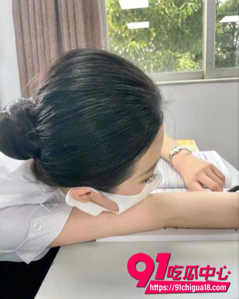 小伙嫖娼偶遇兄弟的空姐前女友5 小伙嫖娼偶遇兄弟的空姐前女友5