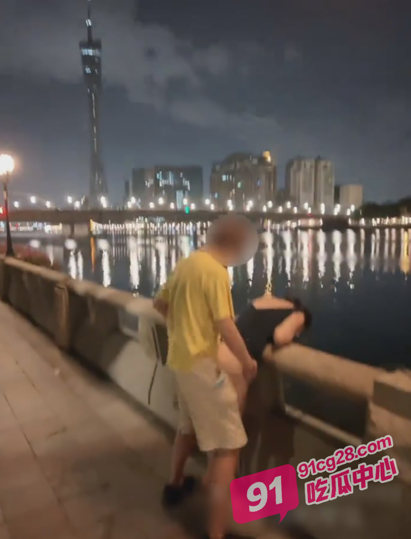 绿帽界天花板 宇宙的琴弦广州小蛮腰野战 让单男爆操老婆！ 配图
