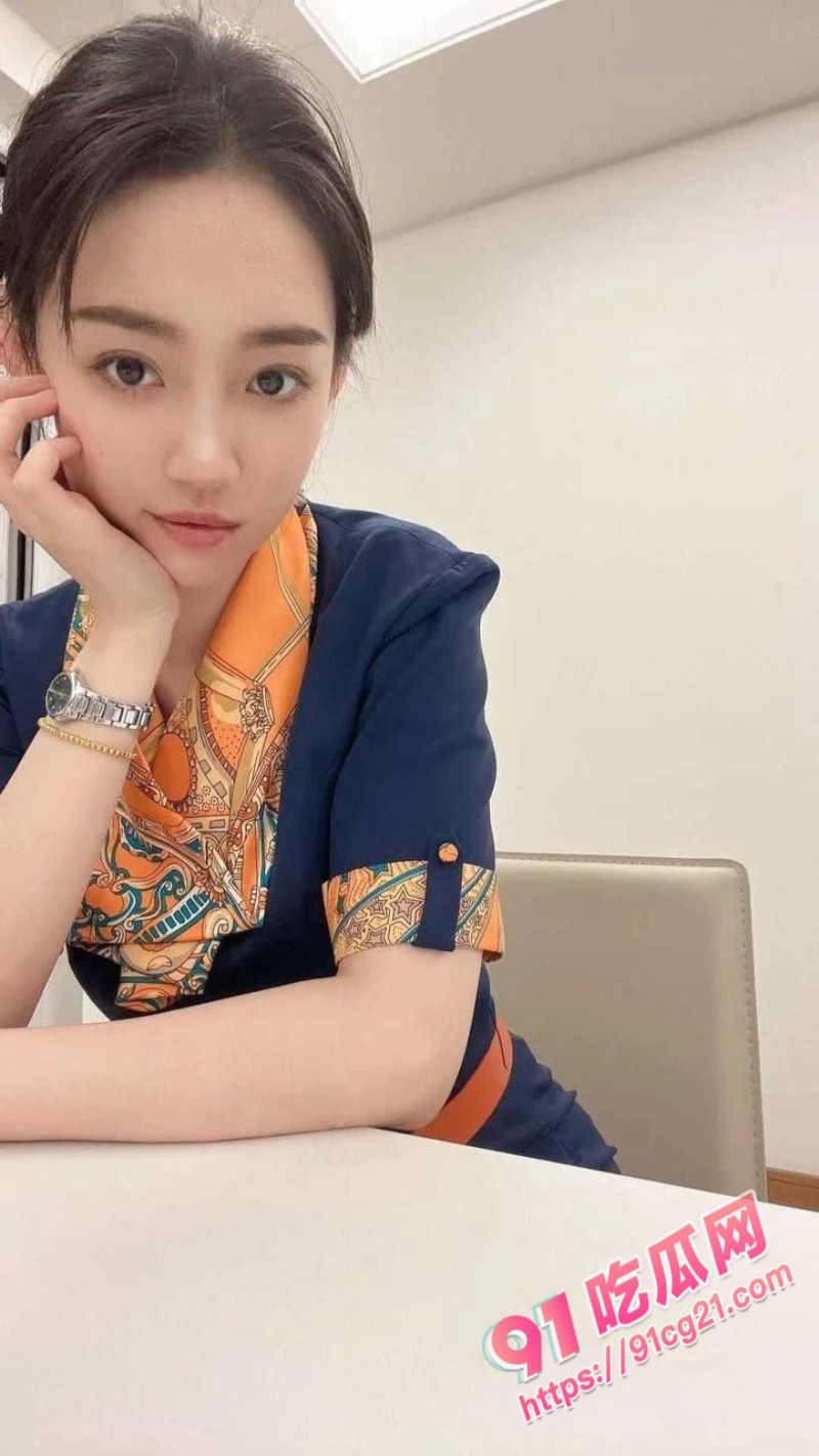 青岛航空乘务长张颖 脚踏多条船 吞吐不同资本大佬的肉棒!