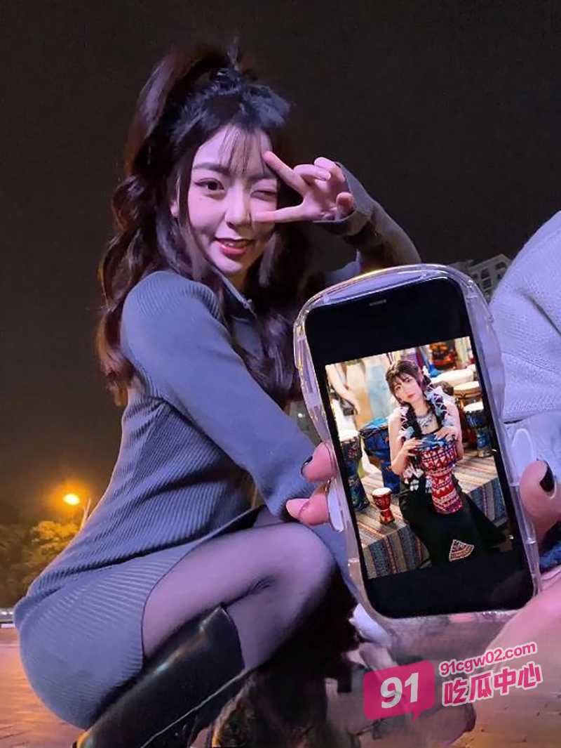 约操中职校巨乳母狗教师 各种姿势配合着十分乖巧 对白刺激有趣！ 配图3