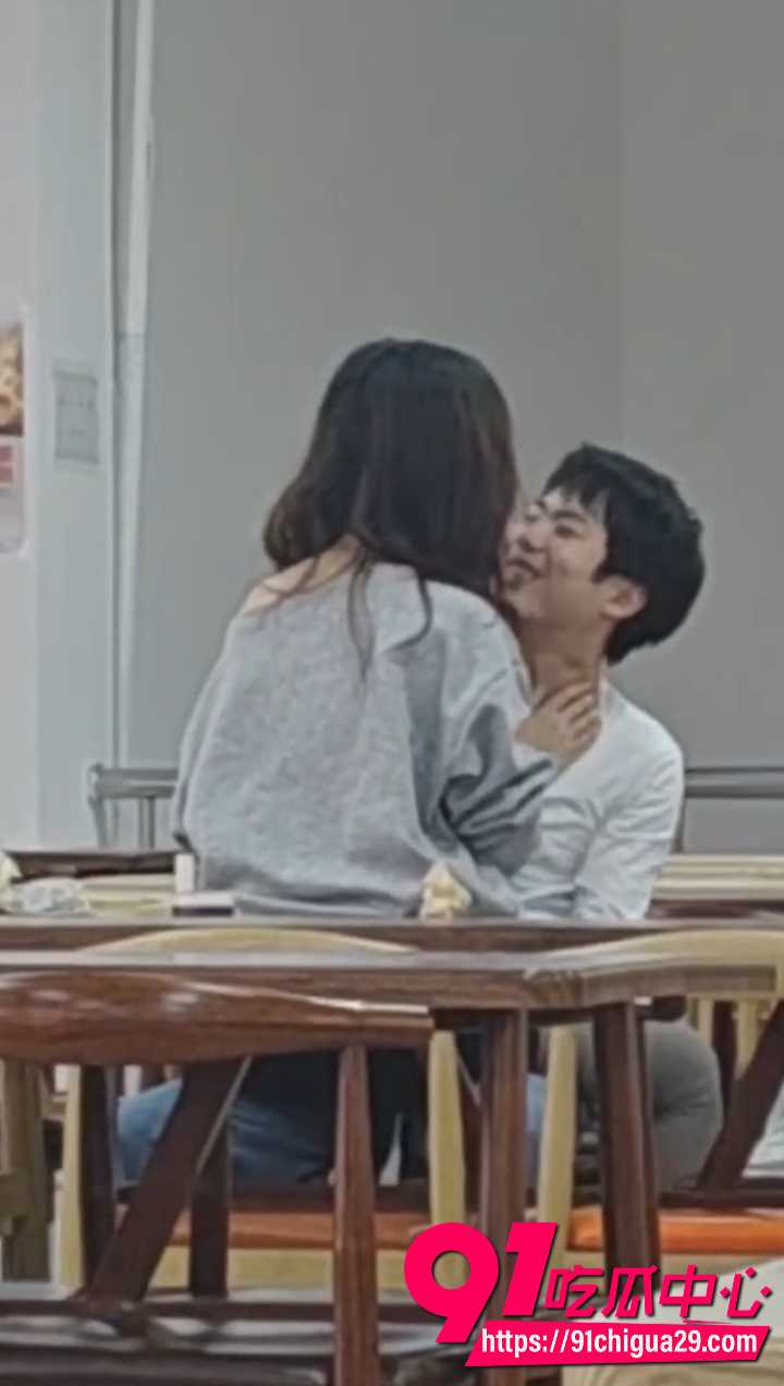 大学生情侣食堂大胆激情1