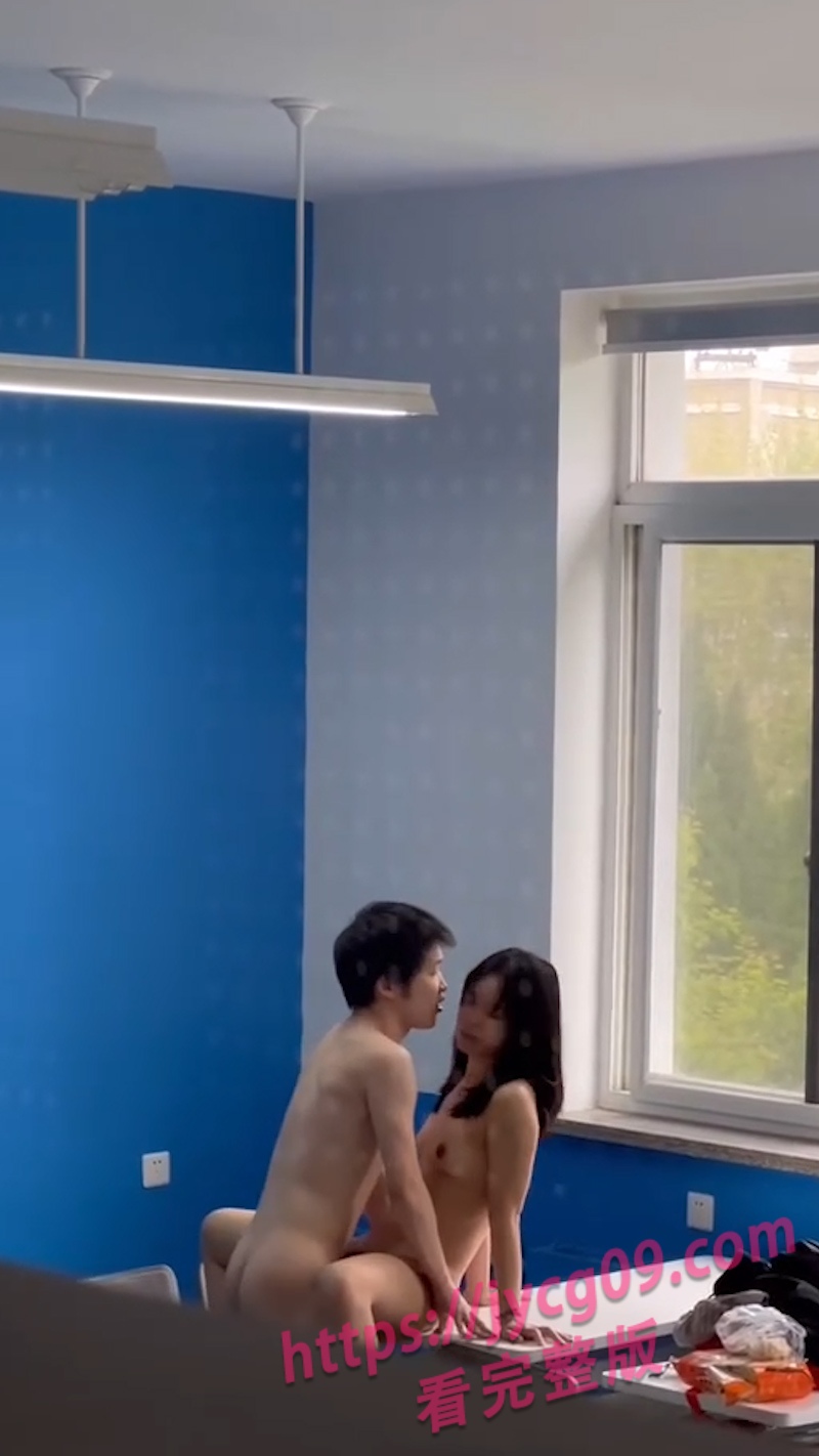 大学男女校园饥渴难耐!教室激情说干就干!流出视频整理合集! 配图2