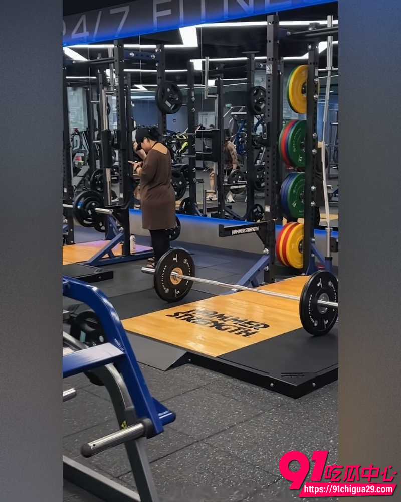 抖音BBW健身博主叫我沐沐老师 网暴他人反被开盒竟是推特福利姬 被扒外网狂售做爱视频!