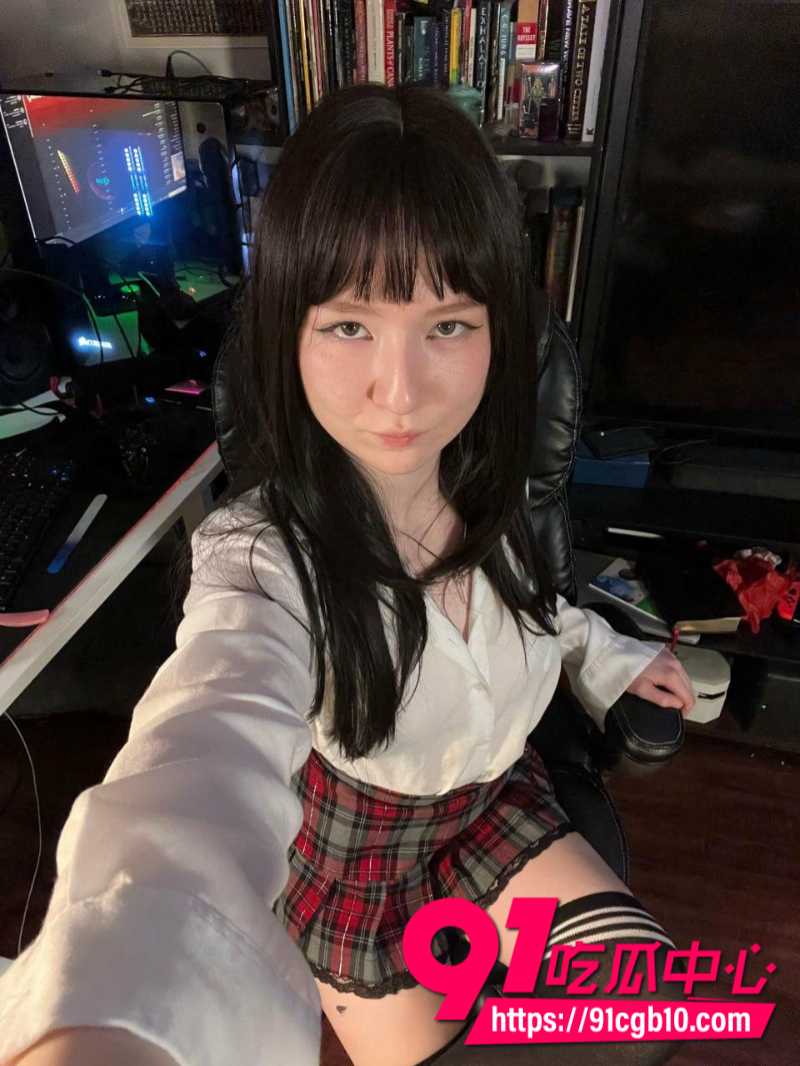 OnlyFans美国网红Bad Dragon怪物级巨型假阳具自慰视频 巨物扩张阴道高潮喷射不止!
