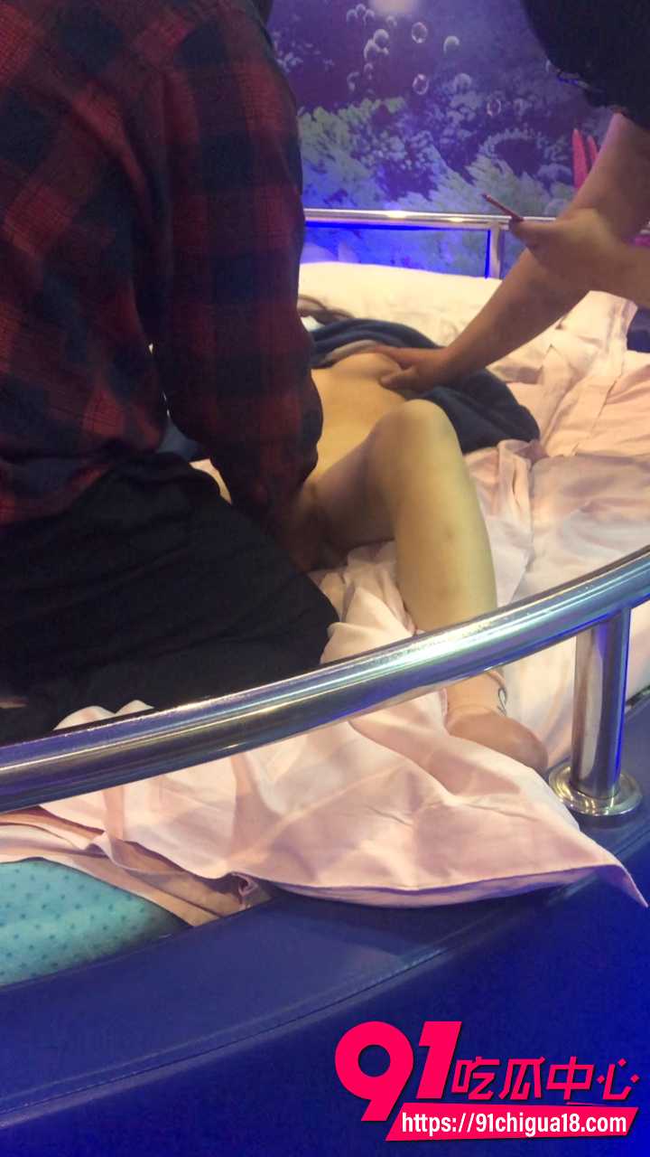 大二清纯妹子聚会喝迷药晕倒3 大二清纯妹子聚会喝迷药晕倒3