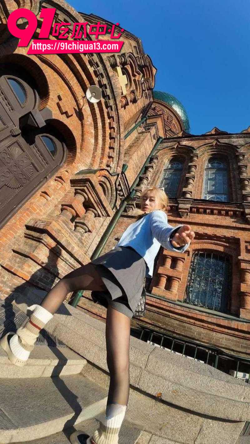 英国女留学生被白嫩爆操2 英国女留学生被白嫩爆操2