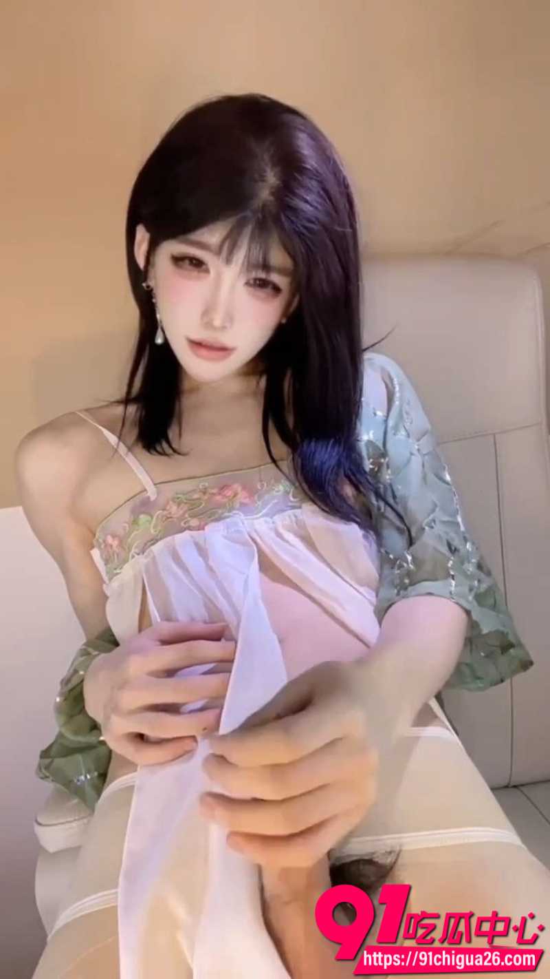 极品伪娘月儿ovo汉服手交3