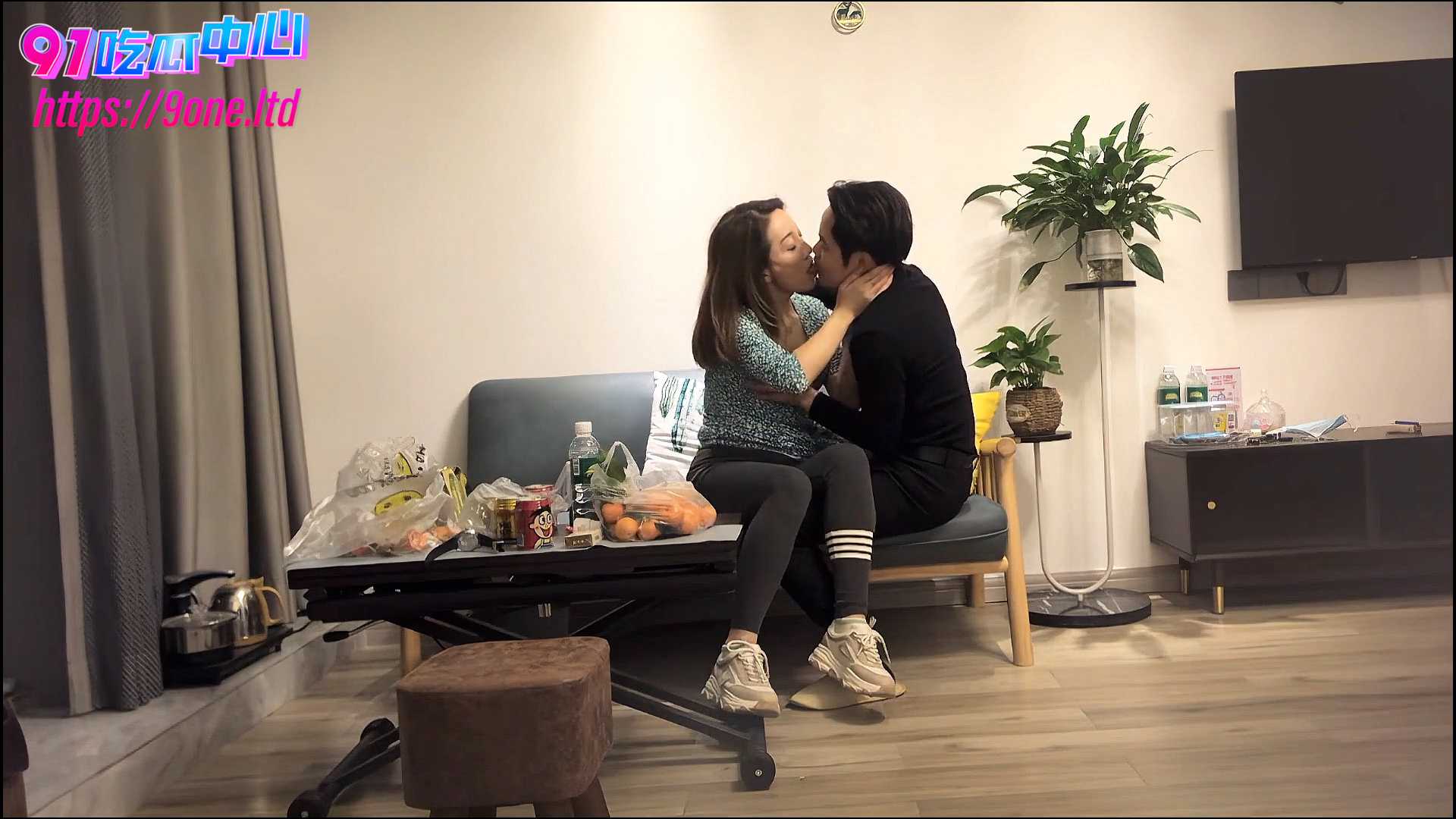 健身裤美少妇金屋藏娇 主动上位小奶狗不知所措!