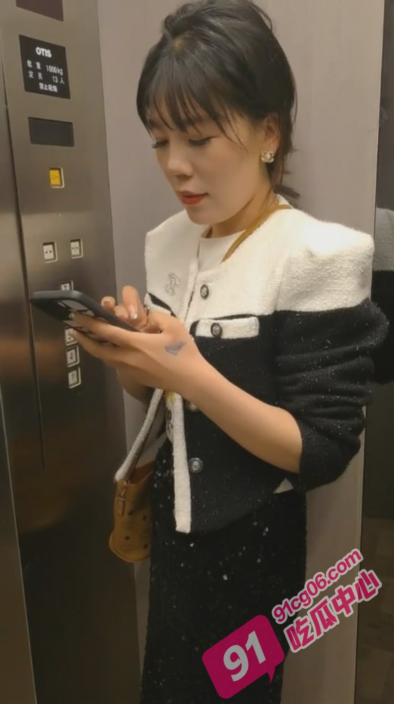 离异少妇最易勾搭~阴道里塞着跳蛋 喝尿口交毒龙样样精通
