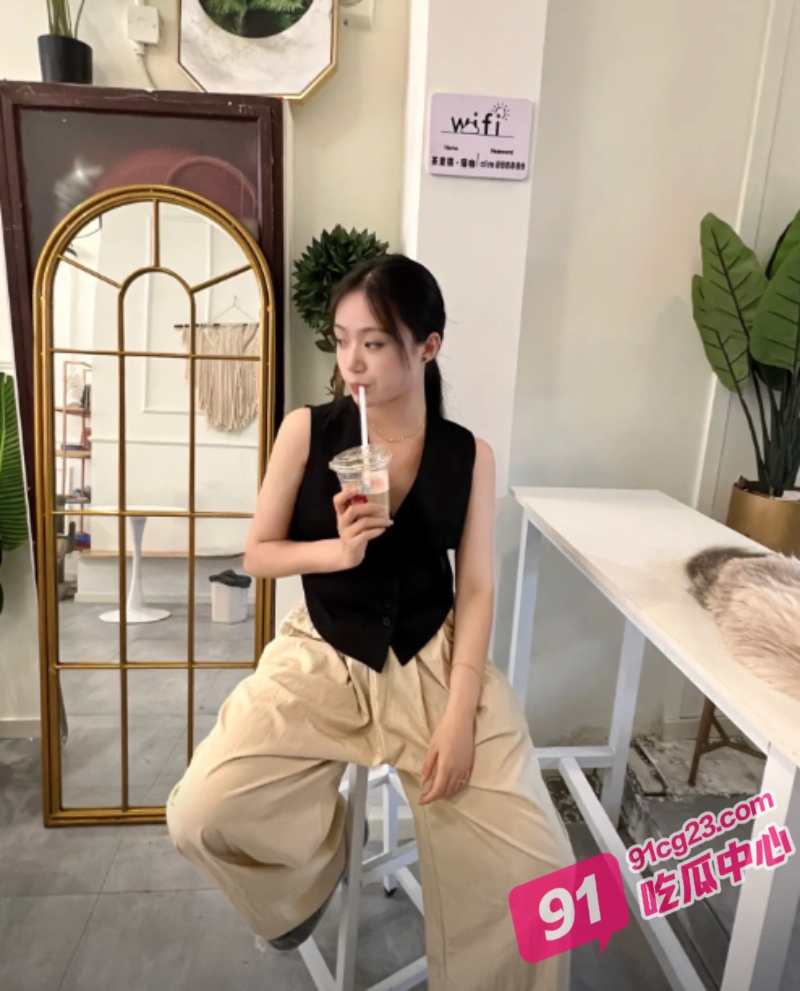 明明可以贤惠持家 偏要做胯下玩物 性瘾少妇被3男轮流灌精!