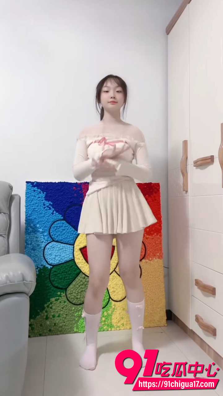 抖音童颜巨乳小高爱跳舞2 抖音童颜巨乳小高爱跳舞2