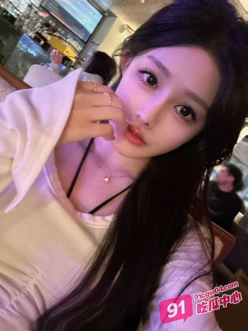 为了勾引老板 onlyfans网红kyubunx晃动大奶 在家拿出假鸡巴操逼拍视频 配图3