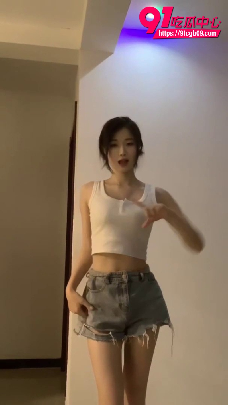 极品九头身抖音小网红旅游互动