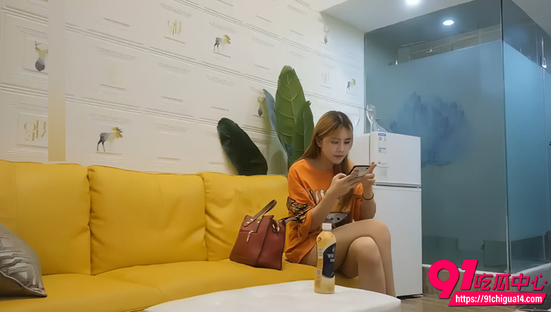 千人斩探花黄发妹 进房直奔主题 后入猛干到妹子腿软浪叫!