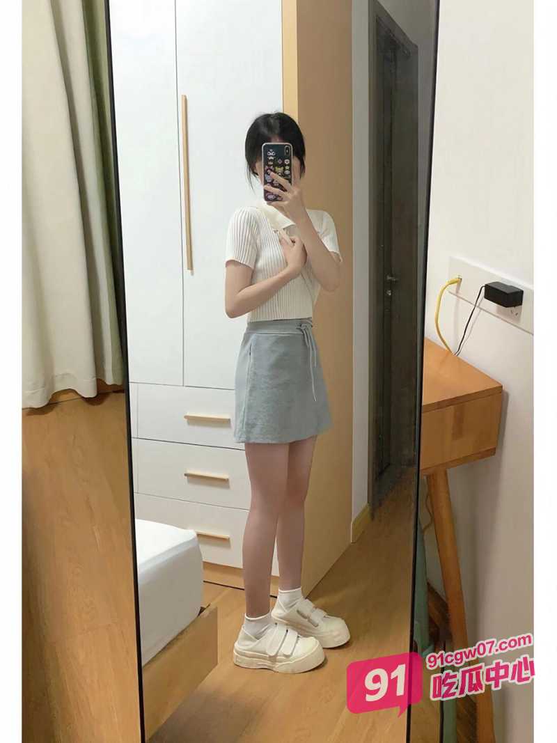 女儿的尤物闺蜜~女儿成功帮我拿下她闺密 而她则在隔壁听声音!