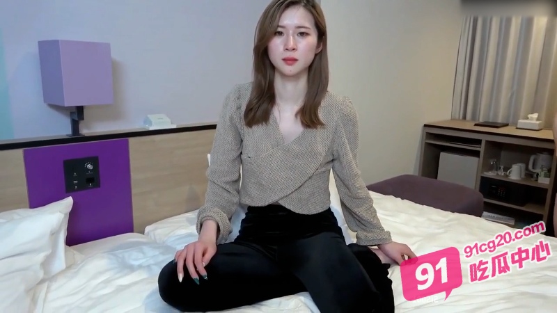 漂亮气质少妇一女战七男 酒店里汁水乱飞被玩哭了！ 配图