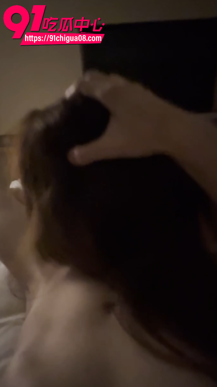 儿子广撒网约炮迷上SM滴蜡玩女孩1
