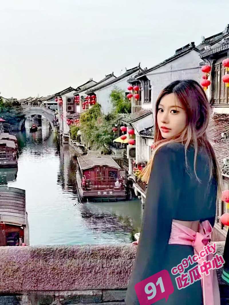 杭州网友面基分外妖娆～身着黑丝旗袍激情做爱 被操到胡言乱语