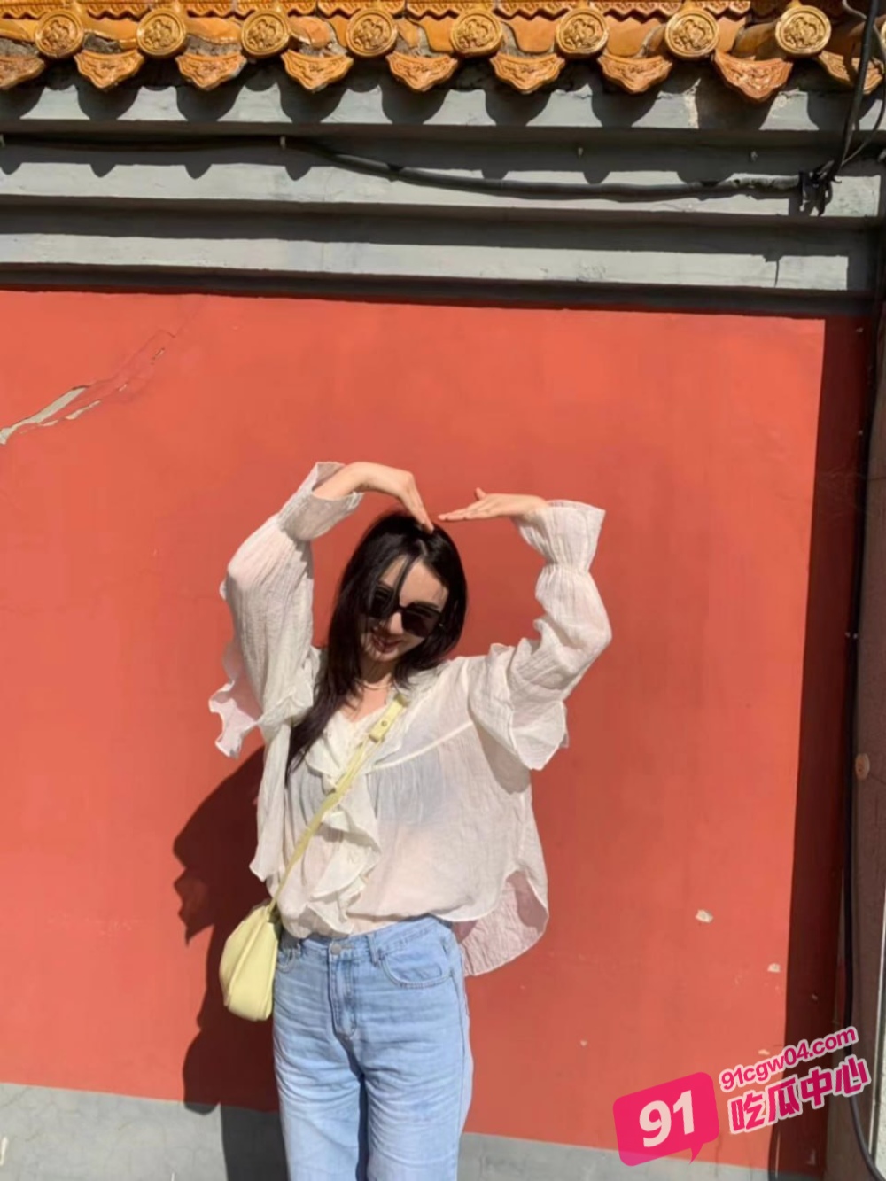 湖南少妇 琳琳 酒店幽会秘密情人 圆润美臀被疯狂后入爆操到喷水 配图