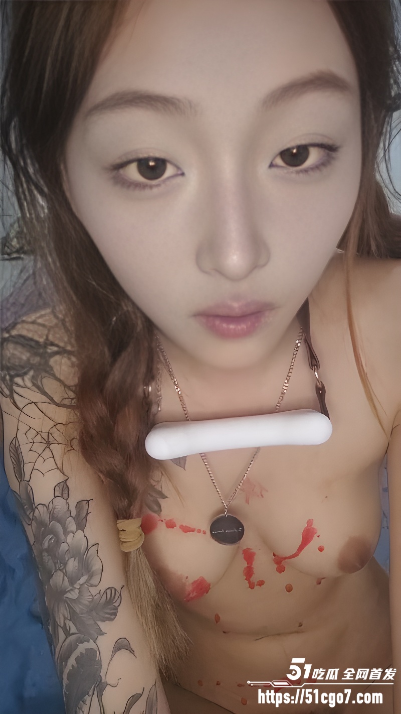 重口直播 调教花臂精神小妹 2 重口直播 调教花臂精神小妹 2