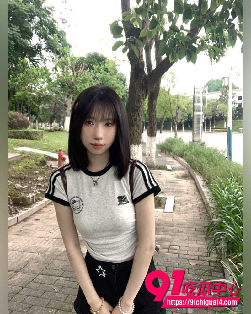 成都幼师贾琳琳 因给男友戴绿帽 大量淫荡视频被曝光！