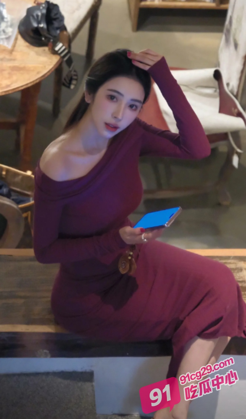 绿帽老公把老婆送给村里寡夫玩车震野战 头顶青青草原还要拍视频记录！ 配图
