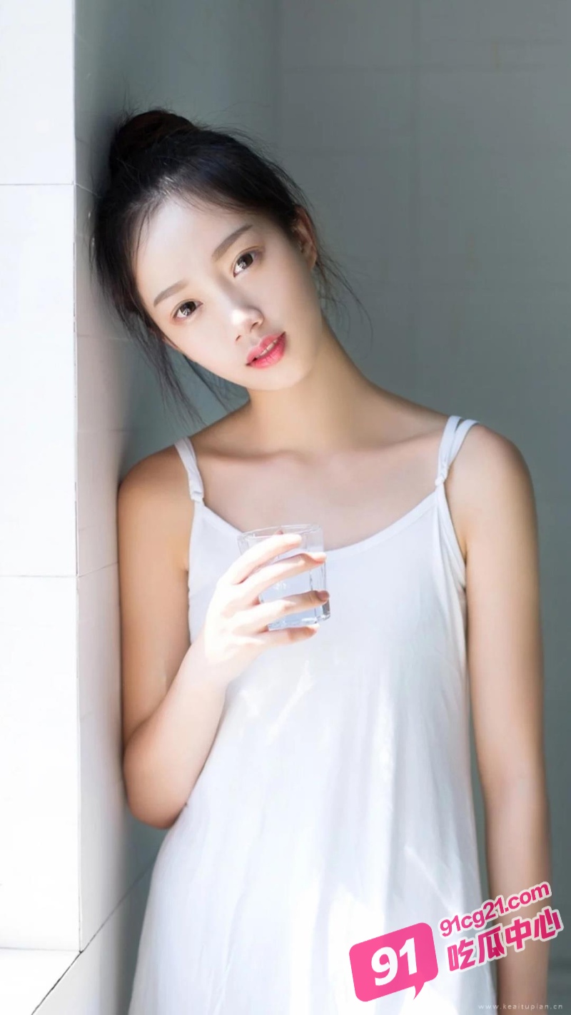 清纯学妹被我灌醉~浅浅尝一口肥嫩的小穴带回家猛操!