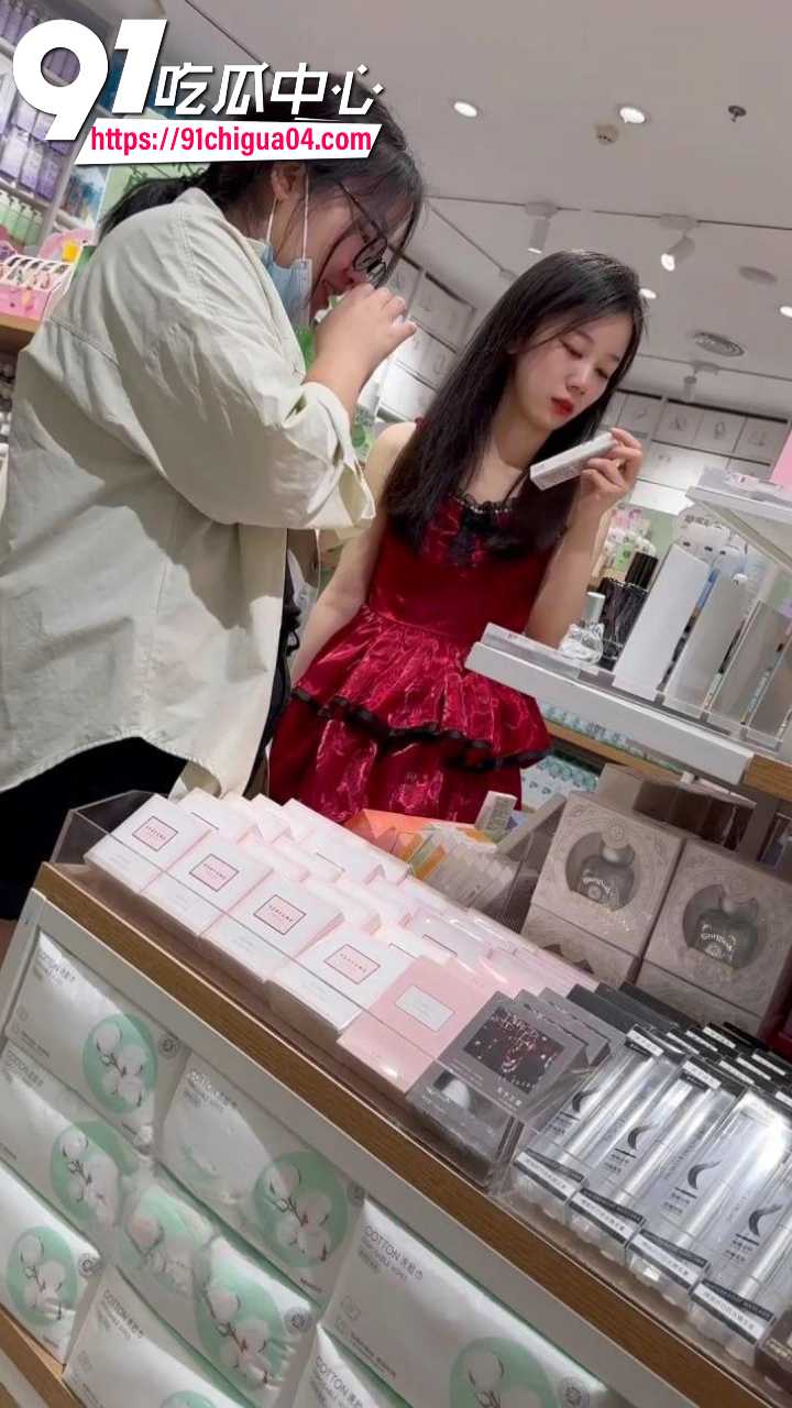 极品学生妹无内贴逼拍摄1