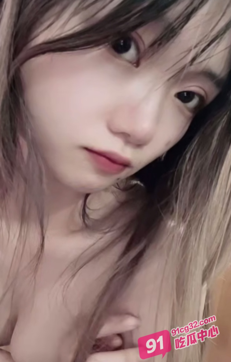 河北东方学院金心怡恋爱脑发作 私拍全裸扭臀扒穴视频讨男友欢心！ 配图5