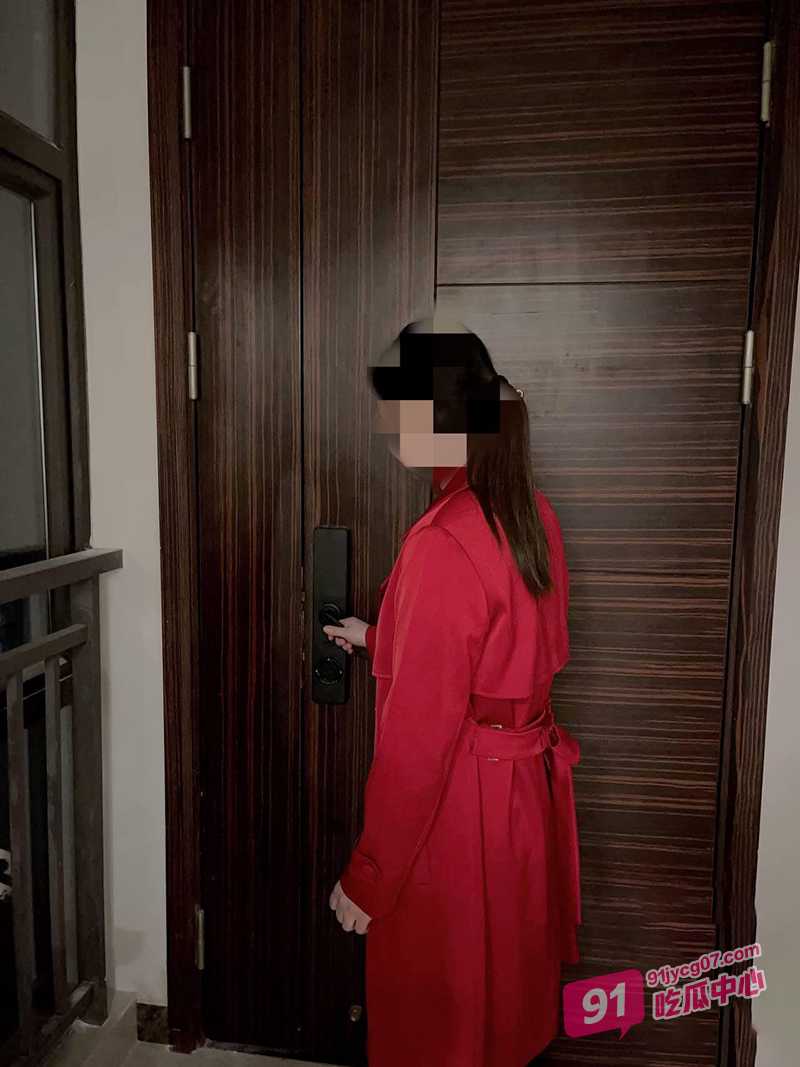 「母子乱伦」听隔壁情侣做爱 来感觉给老妈伺候到舒服的不行！