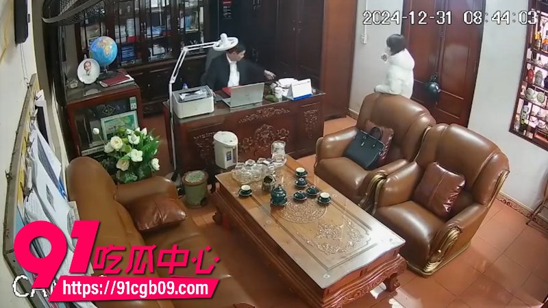越南高中男校长潜规则多名女老师被曝光监控6 越南高中男校长潜规则多名女老师被曝光监控6