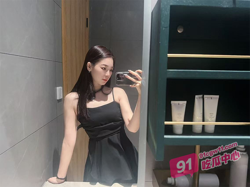 海角社区 【1+1原创】合集 SPA男技师推油69互舔+老婆野外被钓虾黑小伙按草上狂操 配图3