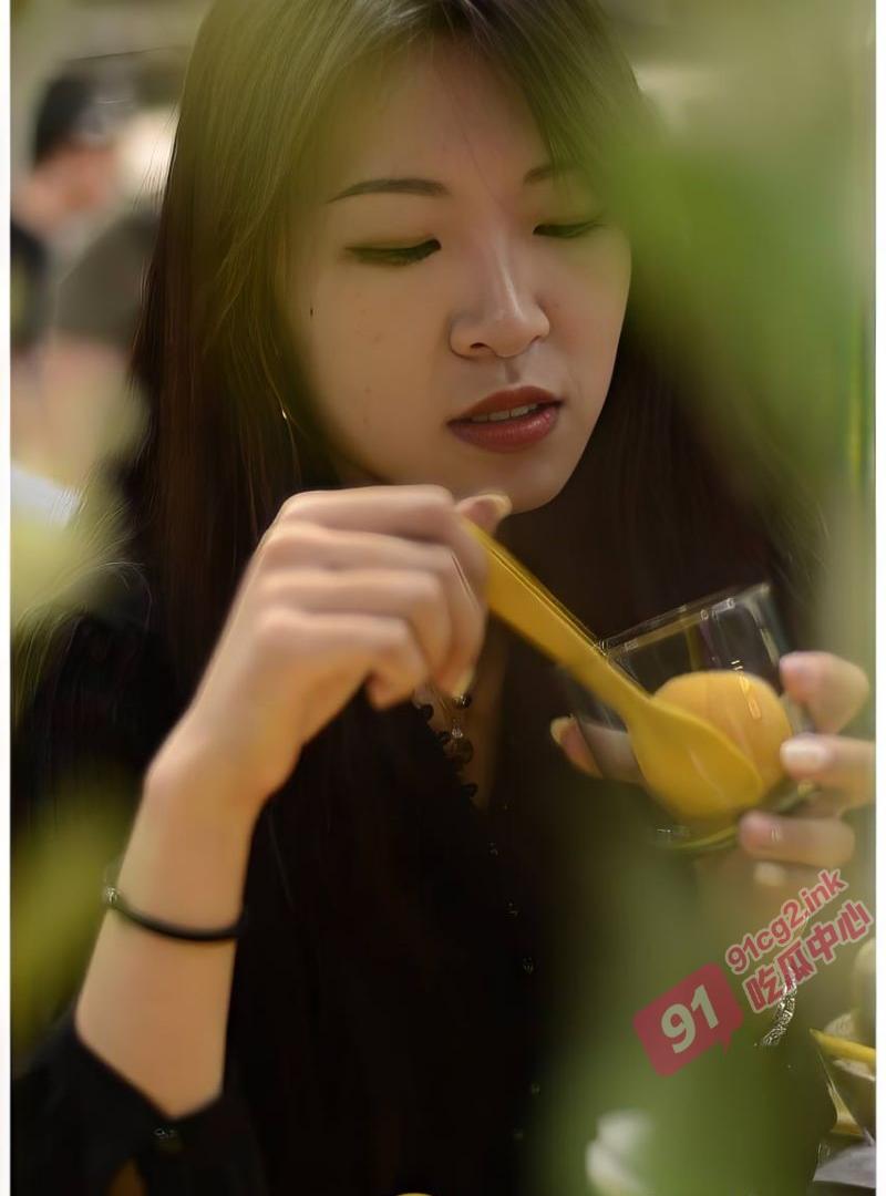 天津农学院反差学妹曾译萱~欠下4千裸贷以肉抵债!被暴力催债的人当狗一样羞辱!!