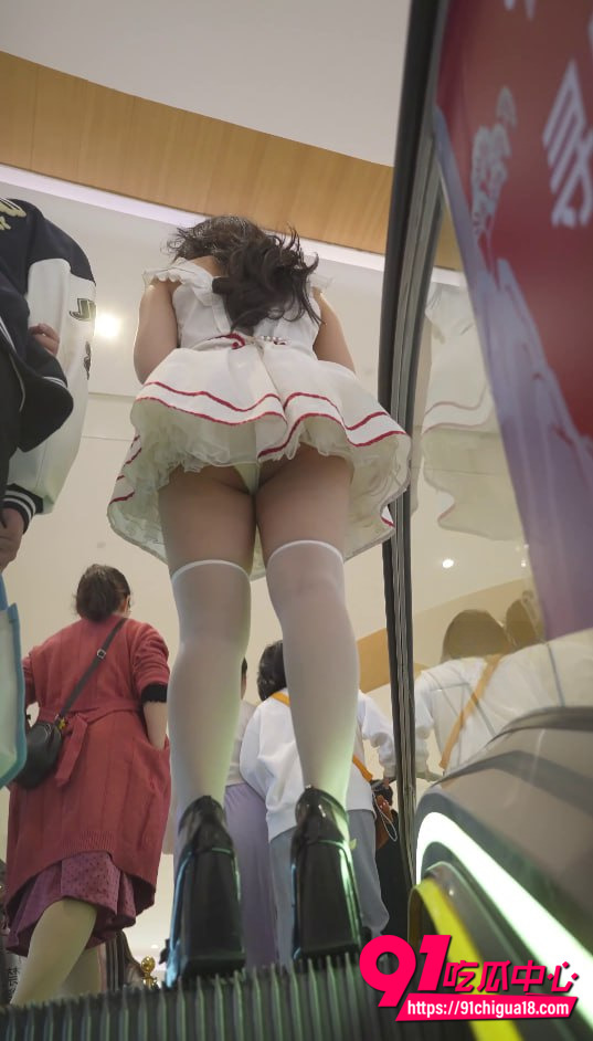 大神商场跟踪抄底制服美女5 大神商场跟踪抄底制服美女5