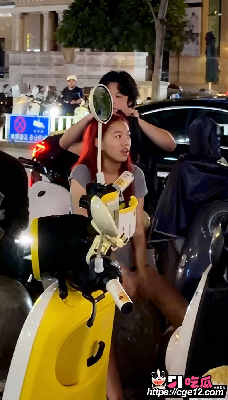 浙江温州瑞安吾悦广场红发女子事件04 浙江温州瑞安吾悦广场红发女子事件04